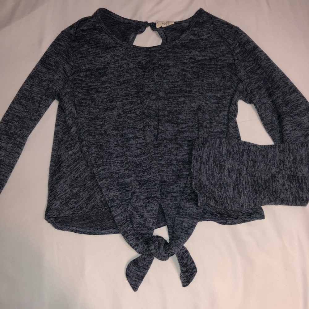 Tilly’s cropped tie front long sleeve